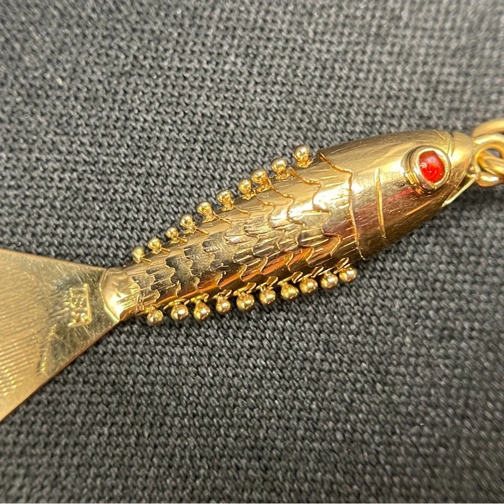 18k gold articulated sardine fish pendant vintage - Picture 1 of 4